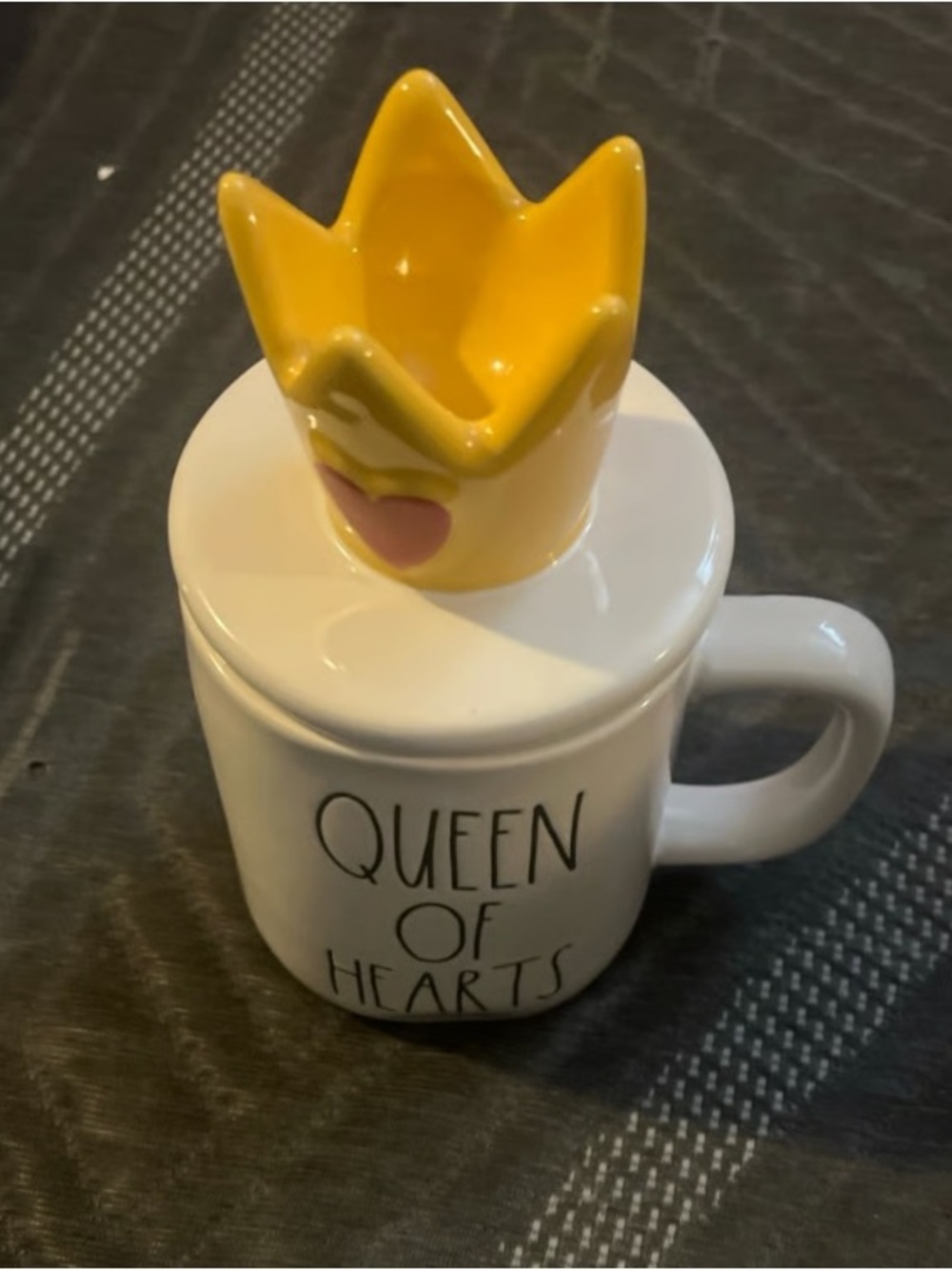 Queen of Hearts Ceramic Mug with Yellow Crown Lid